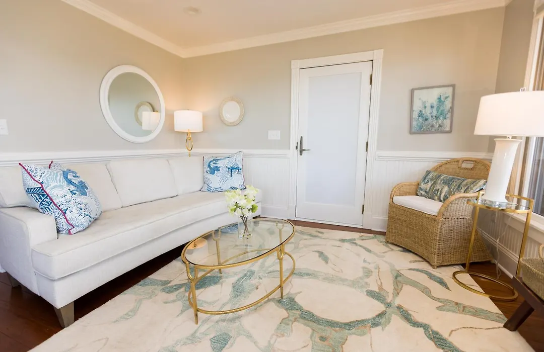 The Burrus House Inn Waterfront Suites-1